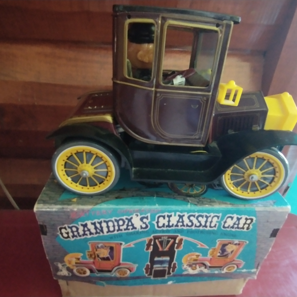 Grandpa's Classic Car Toy - Brown and Yellow